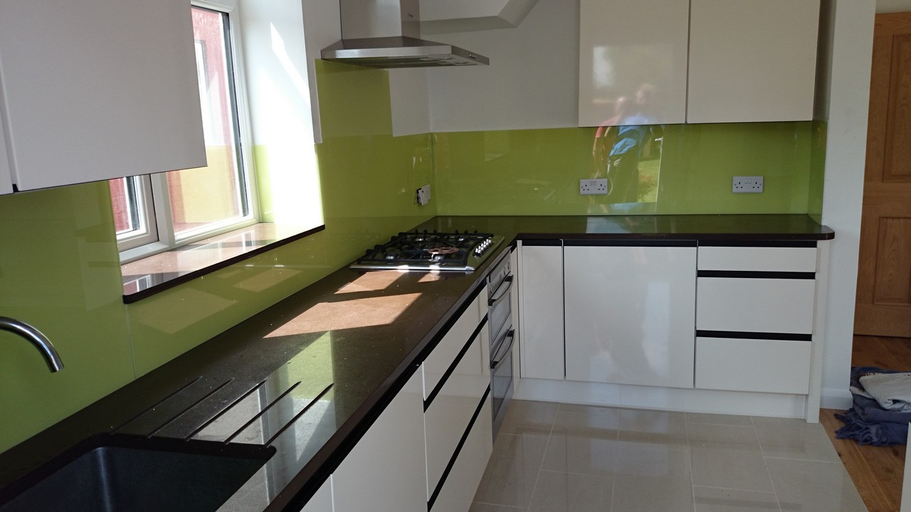 Lime green glass kitchen splashback installed by Tulse Hill glaziers